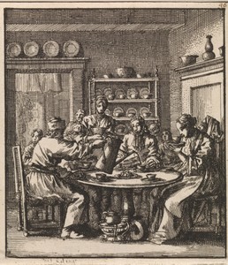 Aan een tafel zit een gezelschap koffie te drinken