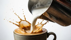 Action Pour Latte Art