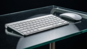 Apple-Inspired Metallic Sleek