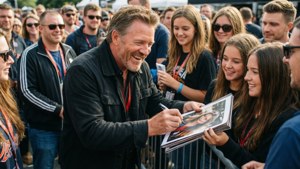 Autograph Session Smile