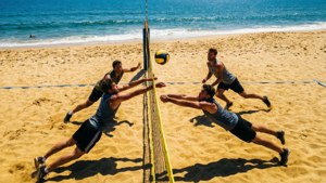 Beach Spikeball Action