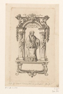 Beeld van Erasmus in architecturale omlijsting