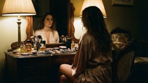 Behind the Mirror Gia