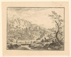 Bergachtig landschap met op de voorgrond een brug over een waterval