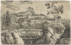 Bergachtig landschap met waterval