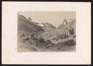 Berglandschap met wandelaars en rotsen