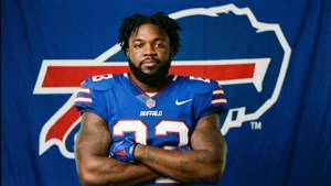 Bills Logo Pose
