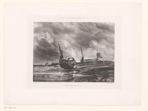 Boten op het strand bij eb