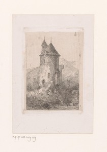 Bouwvallige toren in bergachtig landschap