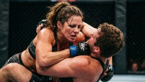 Cage Clinch Battle