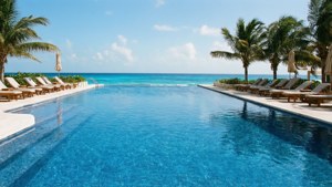 Cancun Infinity Pool