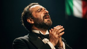 Caruso Passionate Singing