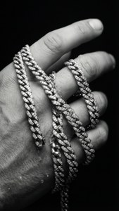 Chain in Hand