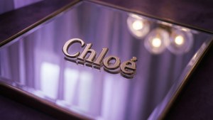 Chloé Logo in Mirror Glow
