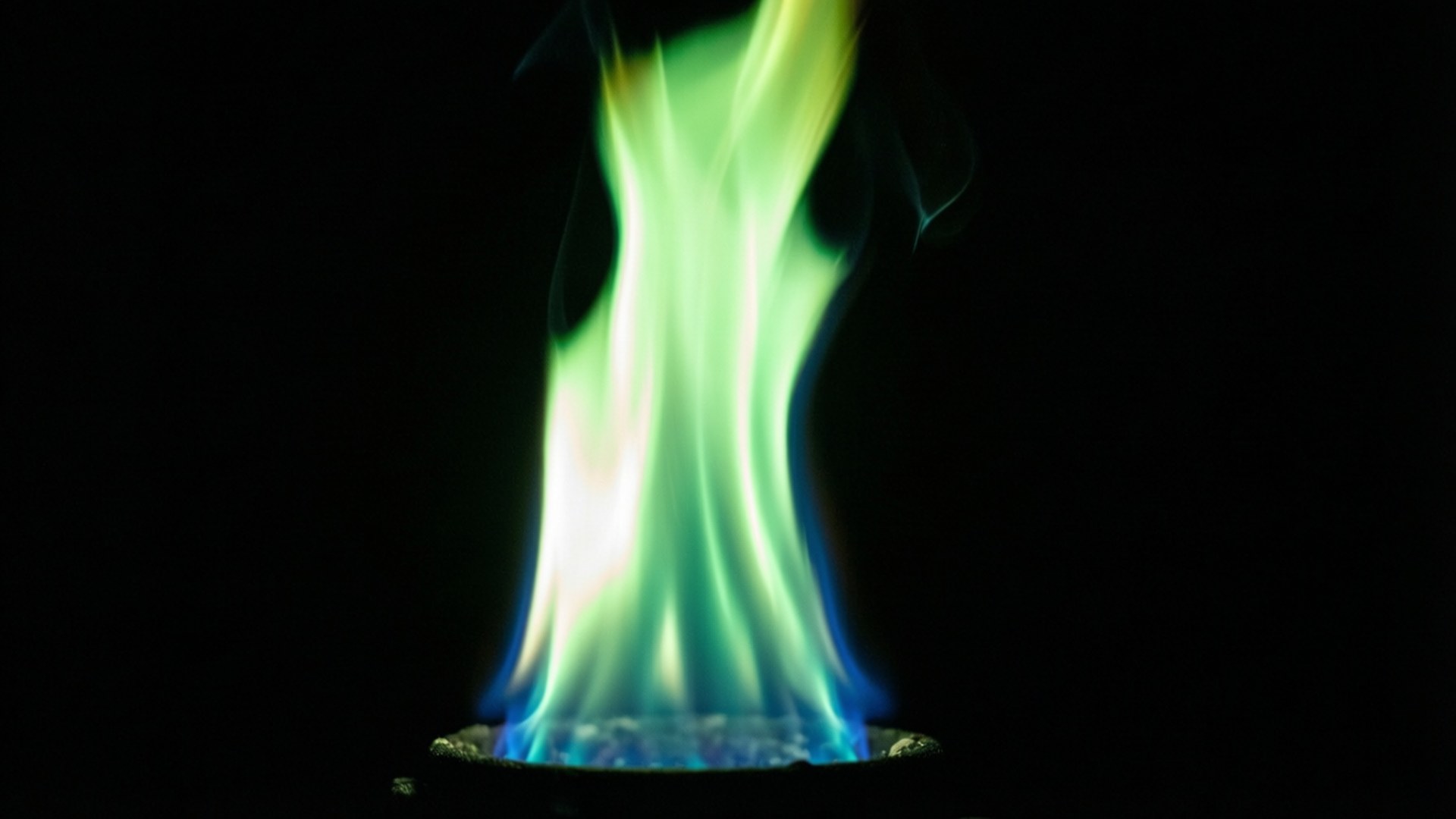 Clean Green Flame by Wallpapers.art Studio
