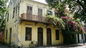 Colonial Charm in Pastel