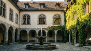 Courtyard Palace Brig