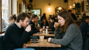 Cozy Café Candid