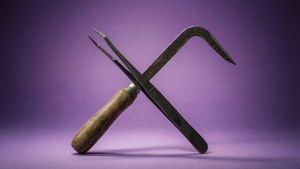 Crossed Tools Minimal