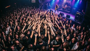 Crowd Surfer