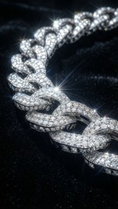 Diamond Chain on Velvet