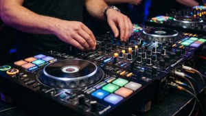 DJ in the Mix