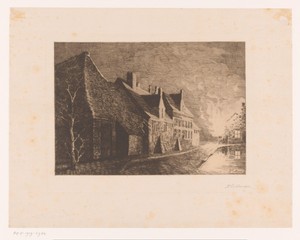 Dorpsgezicht met brandende woning