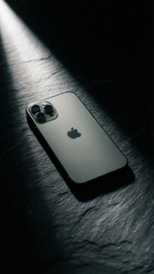 Dramatic Light iPhone