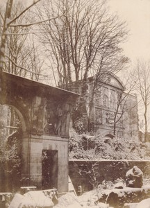 [École des Beaux-Arts, Paris] / [In the Garden of the École des Beaux-Arts, Paris]