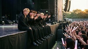 Edge of Stage Wave