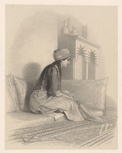 Egyptische jonge vrouw in een interieur