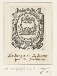 Embleem met krab en vlinder in ovale cartouche met rolwerk