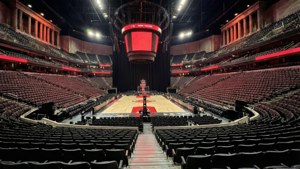 Empty Moda Center