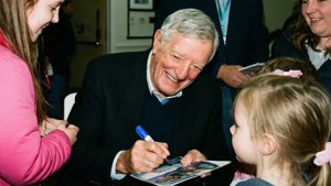 Fan Signing
