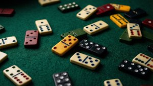 Felt Table Domino Scatter