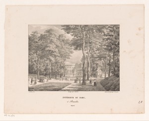 Figuren wandelen in een park te Brussel