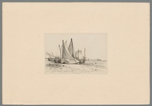 Figuren zitten in kleine zeilboten op het strand van Brighton, rechts uitzicht op de pier