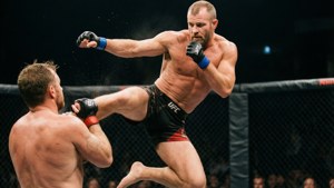 Flying Knee