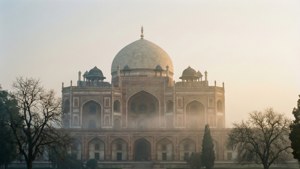 Foggy Humayun's Tomb