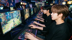 Gaming Cafe Crew