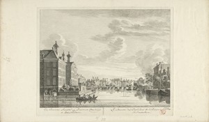 Gezicht op de Binnen-Amstel en het Diaconieweeshuis te Amsterdam