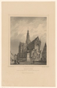 Gezicht op de Grote Markt, de St. Bavokerk en het standbeeld van Laurens Janszoon Coster