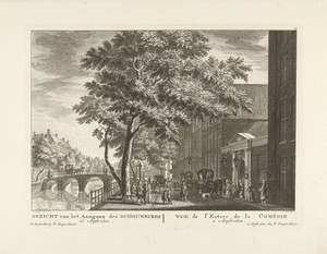 Gezicht op de poort van de schouwburg aan de Keizersgracht te Amsterdam