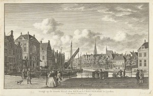 Gezicht op de Waag, de Oude Rijn en de Vrouwekerk te Leiden