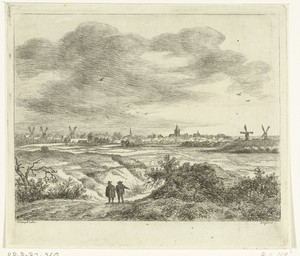 Gezicht op een dorp met molens, op de voorgrond twee wandelaars