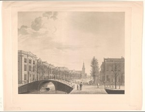 Gezicht op het Rapenburg te Leiden, voor de buskruitramp
