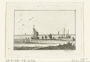 Gezicht op het strand met twee boten en een ruiter
