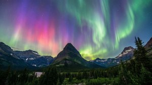 Glacier Peaks Aurora
