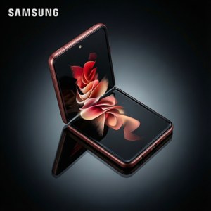 Glossy Noir Reflection