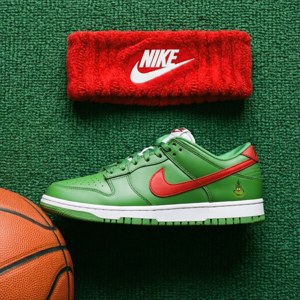 Grinch Flat Lay